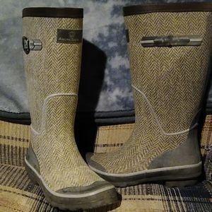 Arctic shield waterproof boots